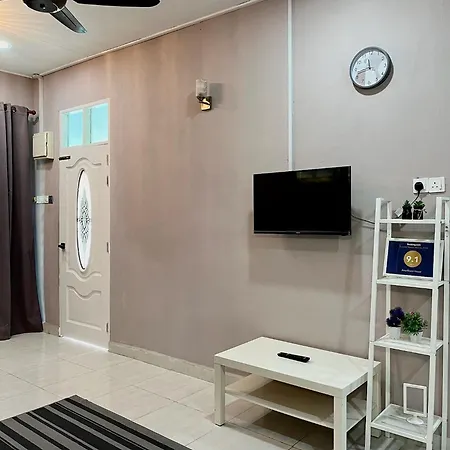 Aina Guest House Kota Bharu Exterior photo