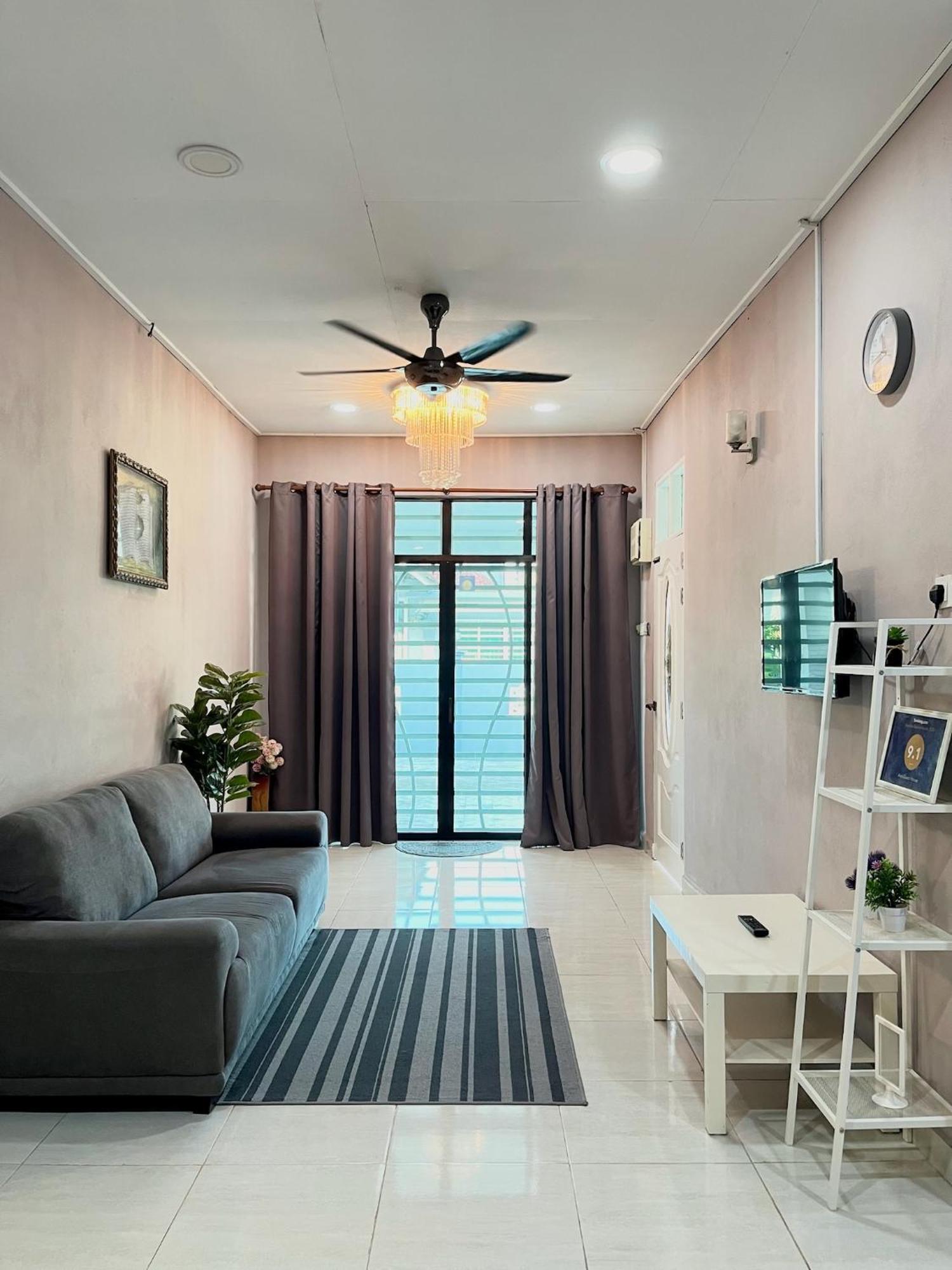 Aina Holiday home Kota Bharu